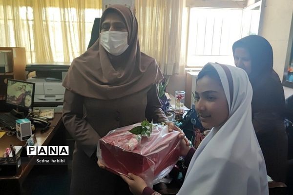 جشن روز معلم در دبستان حضرت زهرا(س) یک رودهن