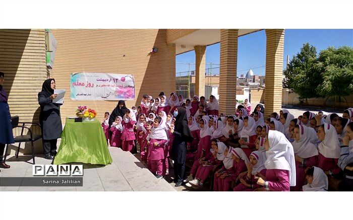 گفتگوی دانش‌آموز خبرنگار پانای چرداول به مناسبت روز معلم با معلم مدرسه/ فیلم