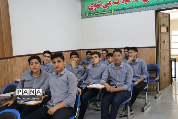 سومین نشست یازدهمین دوره مجلس دانش‌آموزی ناحیه ۵مشهدمقدس