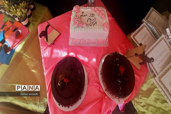 جشن گرامیداشت هفته مقام معلم در مدرسه فاطمه الزهرا