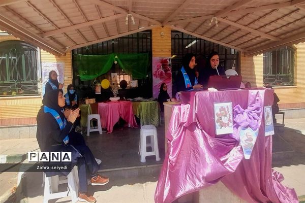 جشن گرامیداشت هفته مقام معلم در مدرسه فاطمه الزهرا