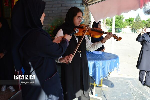 برگزاری مراسم روز معلم درمدرسه مهدیه شهرستان‌ شهریار