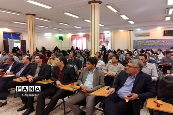 مراسم تجلیل از مقام معلم در منطقه 15