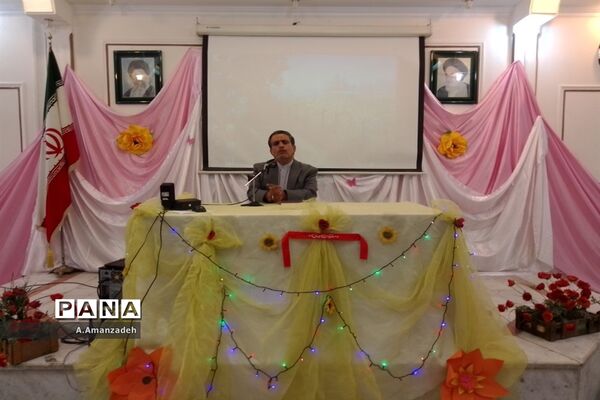 مراسم تجلیل از مقام معلم در منطقه 15