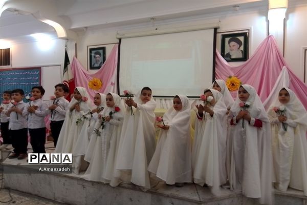 مراسم تجلیل از مقام معلم در منطقه 15