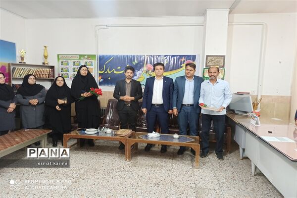 تجلیل از معلمان دبستان جیحون خاتم