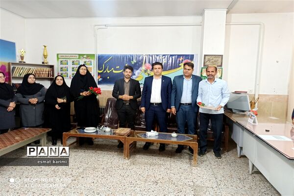 تجلیل از معلمان دبستان جیحون خاتم