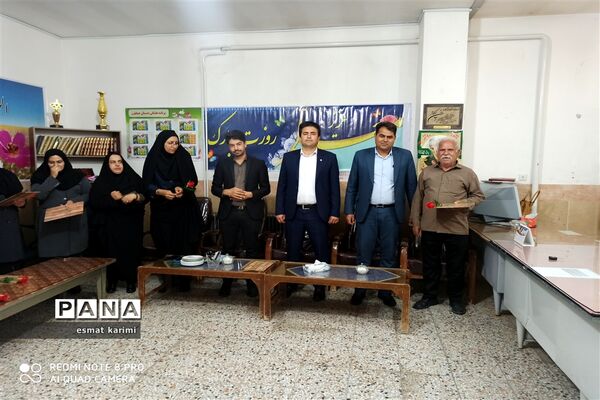 تجلیل از معلمان دبستان جیحون خاتم