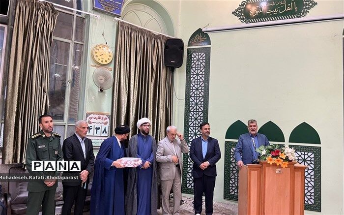 تجلیل از همکاران بازنشسته و فعال در عرصه قرآن‌ و نماز  ناحیه ۵ مشهد مقدس
