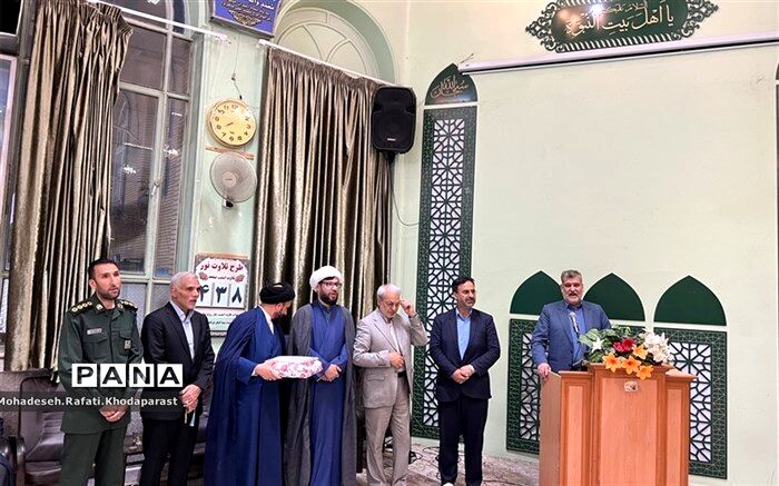 تجلیل از همکاران بازنشسته و فعال در عرصه قرآن‌ و نماز  ناحیه ۵ مشهد مقدس