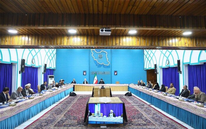 تاکید آیت‌الله رئیسی بر پیگیری اجرای رهنمودهای رهبری در دیدار با معلمان