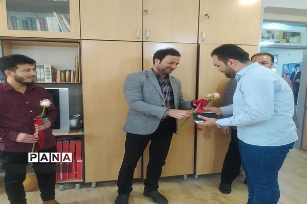 جشن روز معلم در دبستان پسرانه آیت‌الله کاشانی