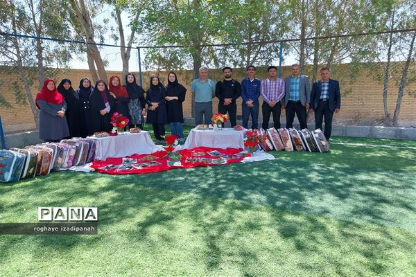 تجلیل از آموزگاران دبستان منتظر قائم خاتم
