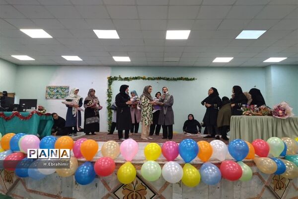 برگزاری مراسم تقدیر از معلمان مدرسه عبدالله رهنما منطقه ۱۵