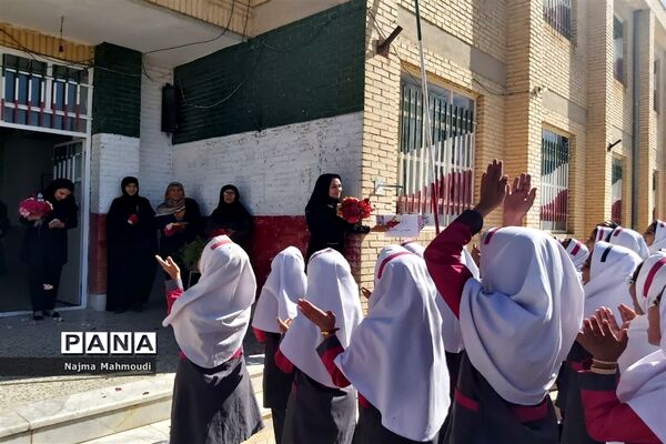 تقدیر از آموزگاران مدرسه غفاری شهرستان خاتم