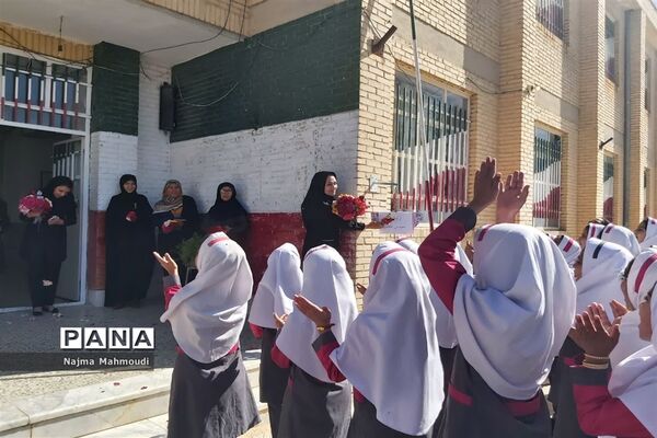 تقدیر از آموزگاران مدرسه غفاری شهرستان خاتم