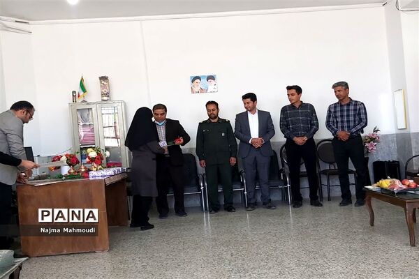 تقدیر از آموزگاران مدرسه غفاری شهرستان خاتم