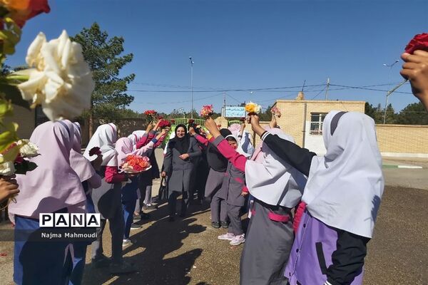 تقدیر از آموزگاران مدرسه غفاری شهرستان خاتم