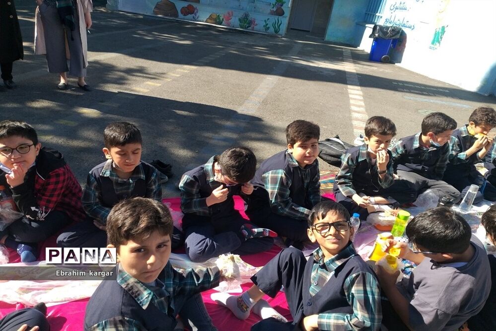 صبحانه سالم در هفته سلامت برای دانش آموزان