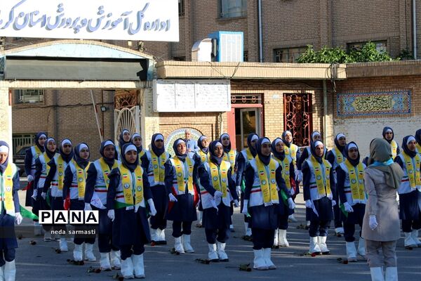 اجرای سرود سپاس معلم توسط اعضای سازمان دانش‌آموزی استان کرمانشاه