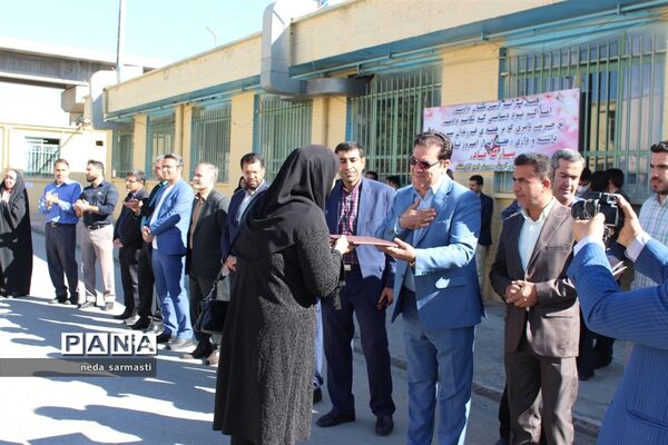تقدیر اعضای سازمان دانش‌آموزی کرمانشاه از مسئولین آموزش و پرورش در روز معلم