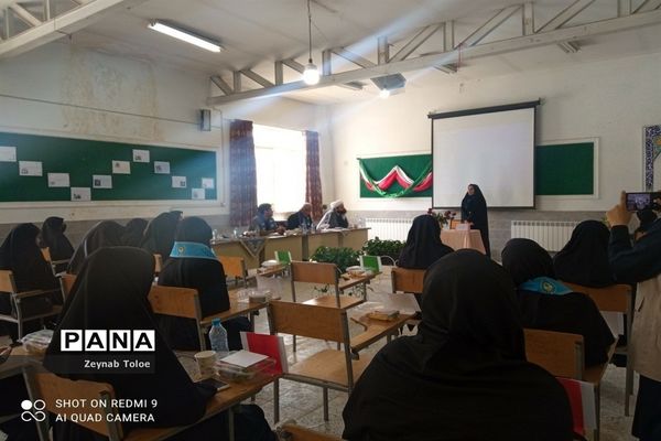 برگزاری دومین جلسه هم‌اندیشی رؤسای شوراهای دانش‌آموزی متوسطه دوم دختر ناحیه پنج