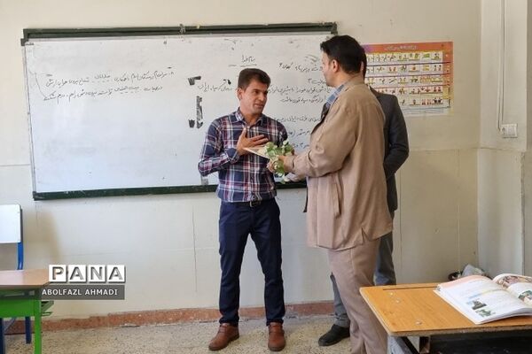 گرامیداشت مقام معلم در مدارس آموزش و پرورش فشافویه