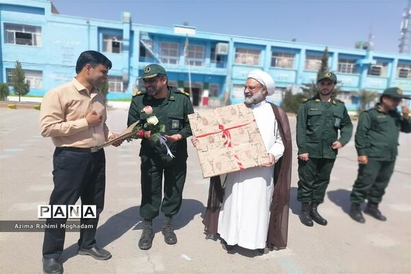 تجلیل از معلمان دبستان پسرانه حافظ یک ناحیه یک یزد