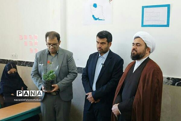 مراسم سپاس معلم در مدارس شهرستان فیروزکوه