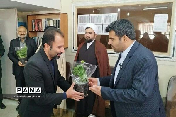مراسم سپاس معلم در مدارس شهرستان فیروزکوه