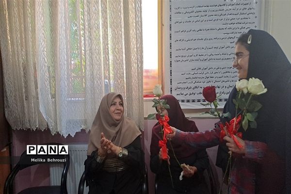 گرامیداشت هفته معلم در دبیرستان سیزده آبان ناحیه یک کرج