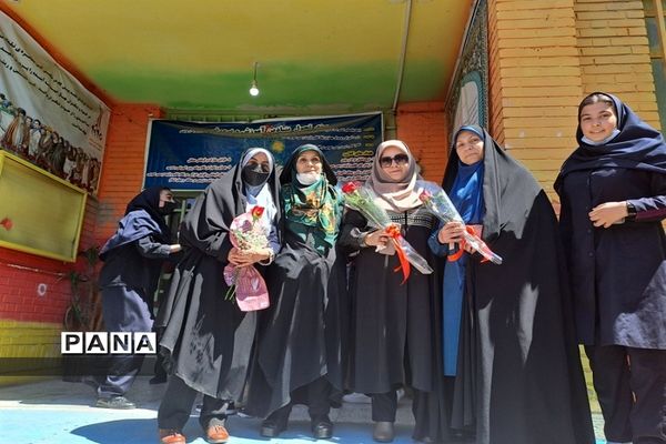 گرامیداشت هفته معلم در دبیرستان سیزده آبان ناحیه یک کرج