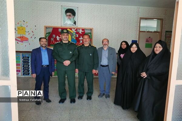 تجلیل از مقام شامخ معلم در دبستان عالیه جبروتی یک ناحیه یک یزد