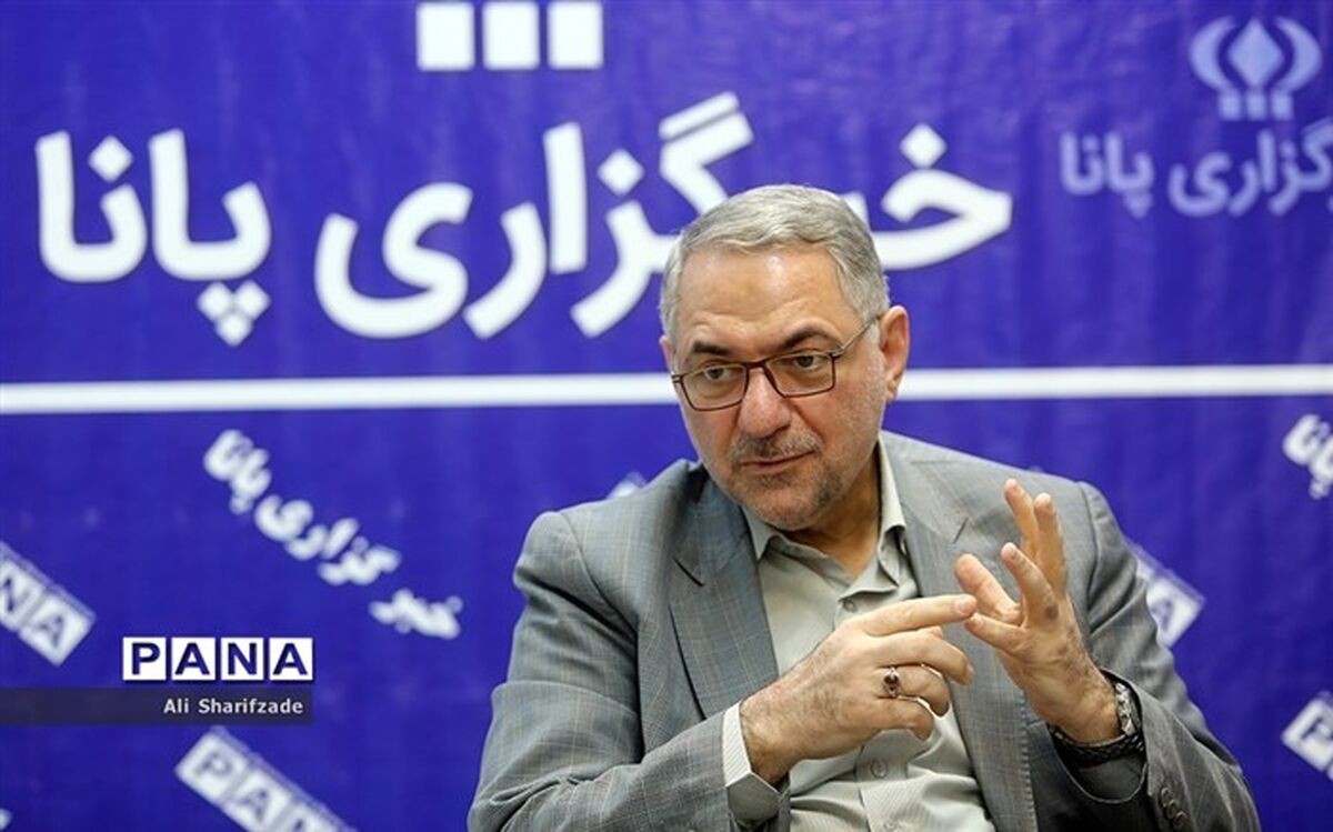 معلم با خلق باورهای راستین به دانش‌آموزان هویت می‌بخشد