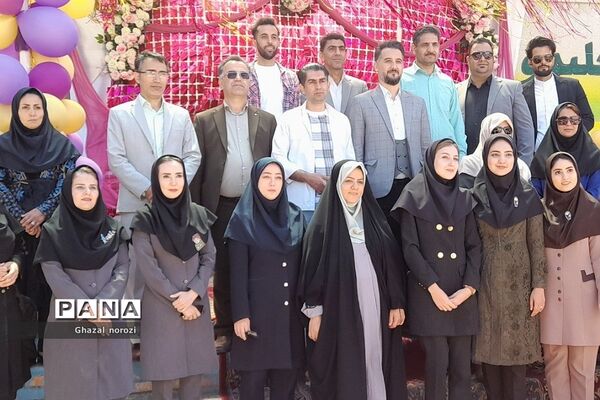 تجلیل از مقام شامخ معلمان  در دبستان کشاورز  ناحیه 2 بهارستان