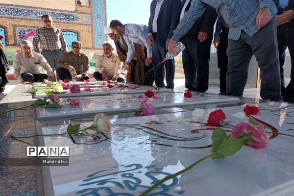 مراسم زیارت عاشورا به مناسبت هفته معلم در کنار مزار مطهر شهدای گمنام بهبهان