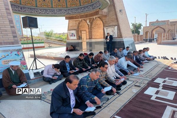 مراسم زیارت عاشورا به مناسبت هفته معلم در کنار مزار مطهر شهدای گمنام بهبهان