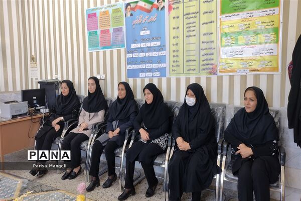 بزرگداشت مقام معلم در دبیرستان متوسطه اول توحید خاتم