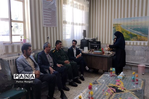 بزرگداشت مقام معلم در دبیرستان متوسطه اول توحید خاتم