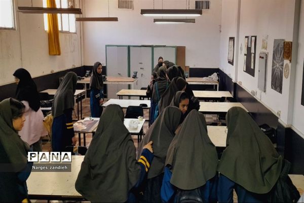 بازدید دانش‌آموزان پایه نهم آموزشگاه احرار از دبیرستان کار و دانش نور ملارد