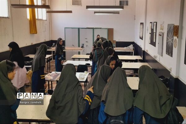 بازدید دانش‌آموزان پایه نهم آموزشگاه احرار از دبیرستان کار و دانش نور ملارد