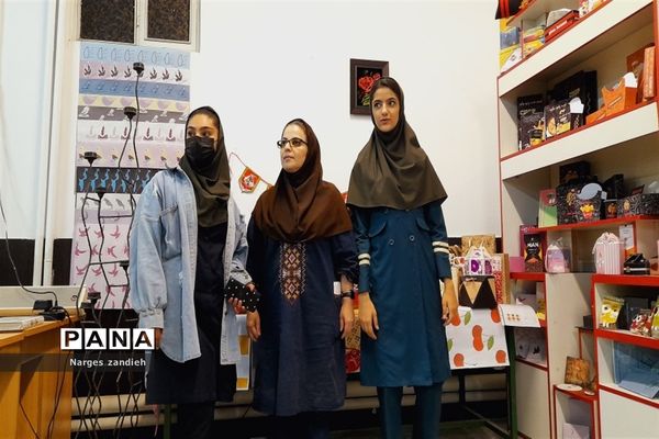 بازدید دانش‌آموزان پایه نهم آموزشگاه احرار از دبیرستان کار و دانش نور ملارد