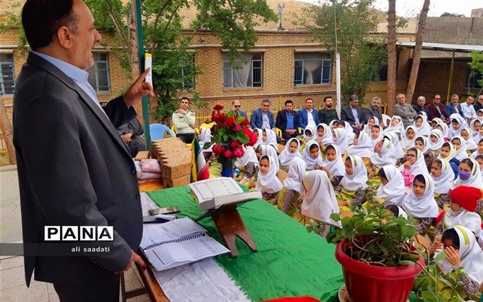 نواختن زنگ سپاس معلم در شهرستان کلات