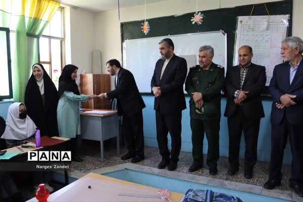 بازدید مدیر آموزش و پرورش شهرستان ملارد از مدارس به مناسبت گرامیداشت روز معلم
