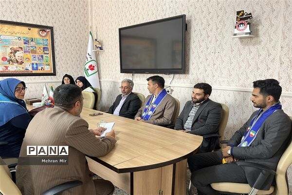 تقدیر اعضای سازمان دانش‌آموزی گلستان از مسئولان آموزش و پرورش به‌مناسبت گرامیداشت هفته معلم