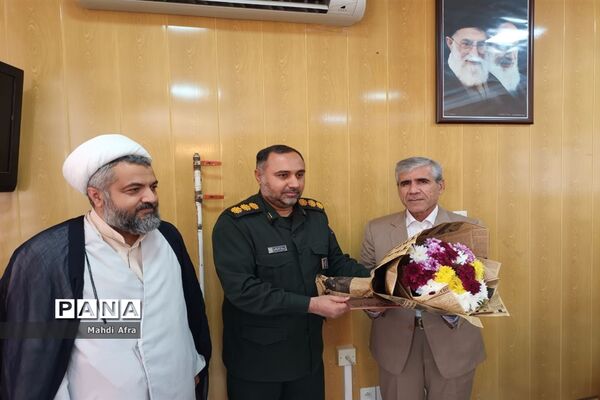 دیدار فرماندهان نظامی و انتظامی با سرپرست آموزش و پرورش بهبهان به مناسبت روز معلم