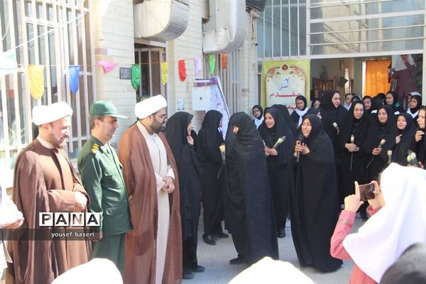 تقدیر از آموزگاران دبستان تفضلی ناحیه ۲ یزد