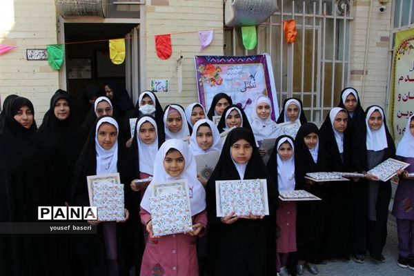 تقدیر از آموزگاران دبستان تفضلی ناحیه ۲ یزد