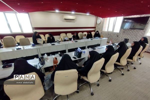 تقدیر و تشکر از داوران و مربیان قرآنی