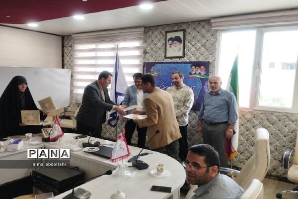 تقدیر و تشکر از داوران و مربیان قرآنی